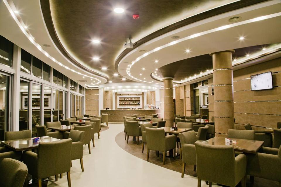 Hotel Oasis Podgorica Exterior foto