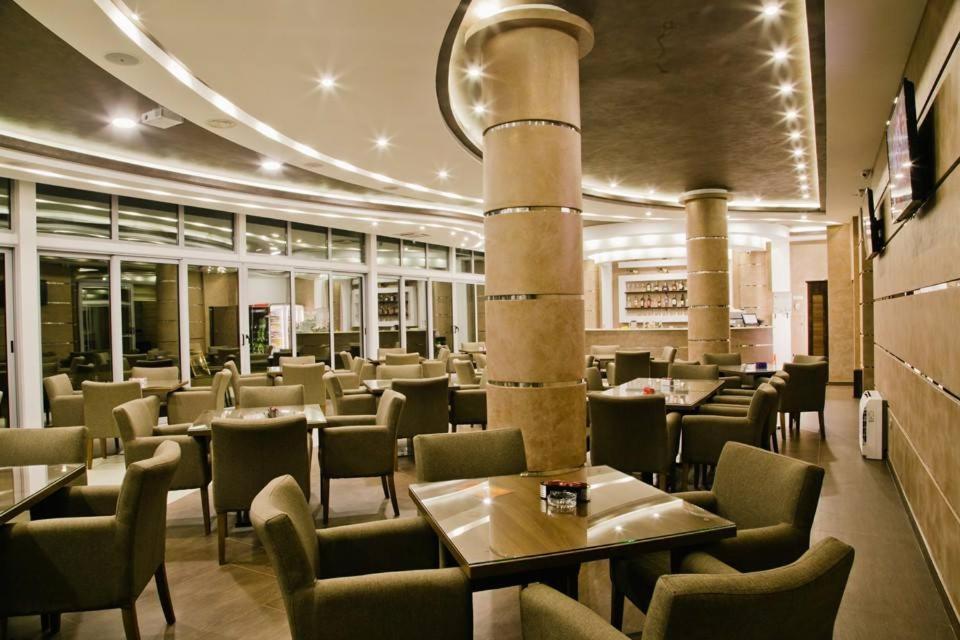 Hotel Oasis Podgorica Exterior foto
