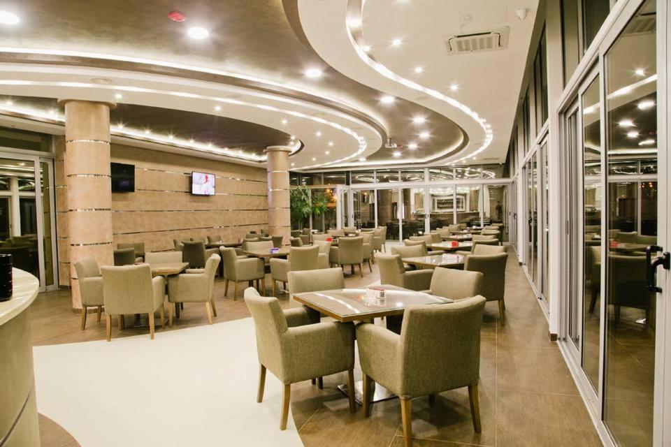 Hotel Oasis Podgorica Exterior foto