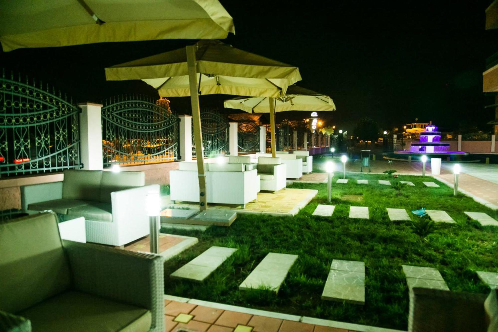 Hotel Oasis Podgorica Exterior foto