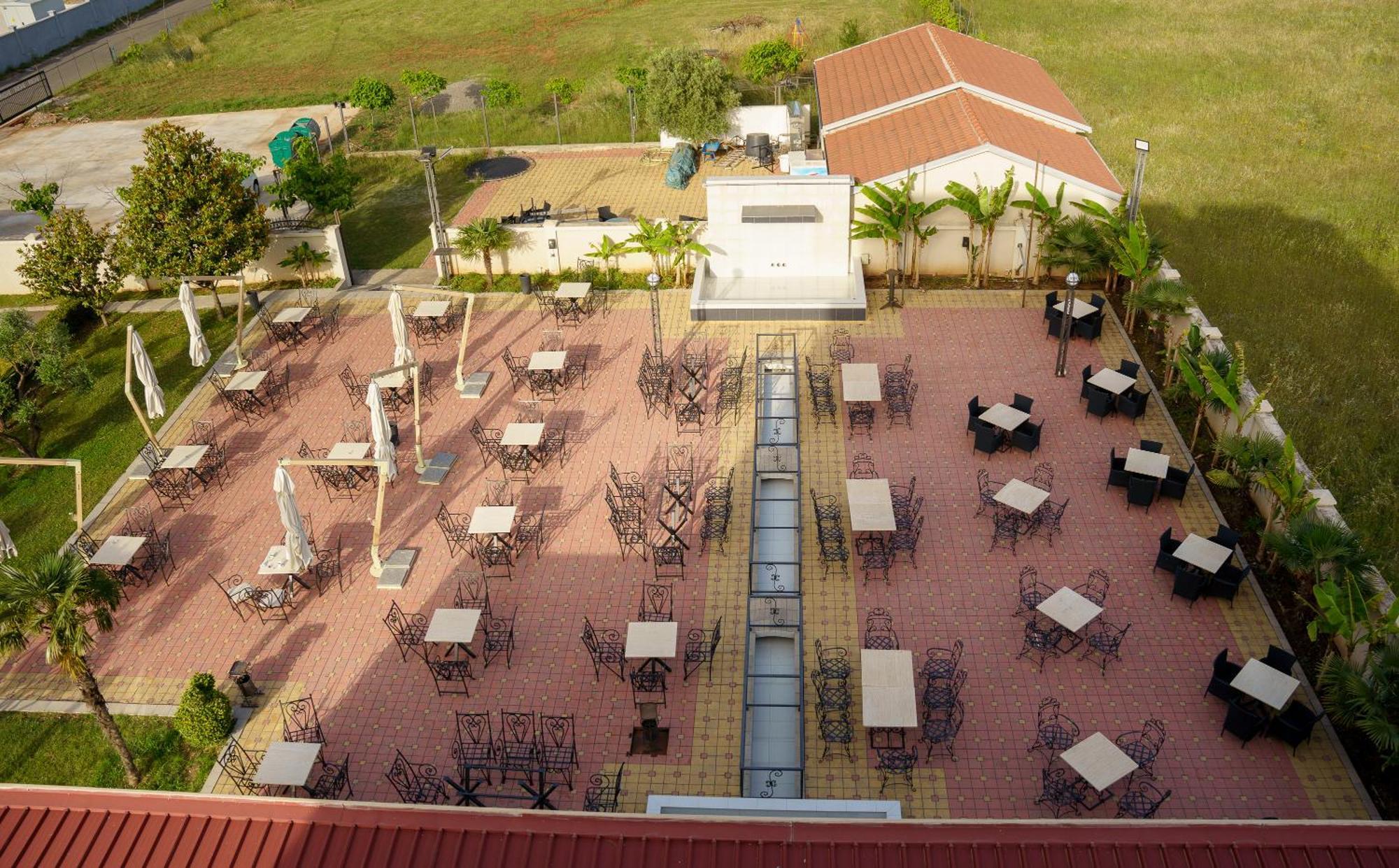 Hotel Oasis Podgorica Exterior foto
