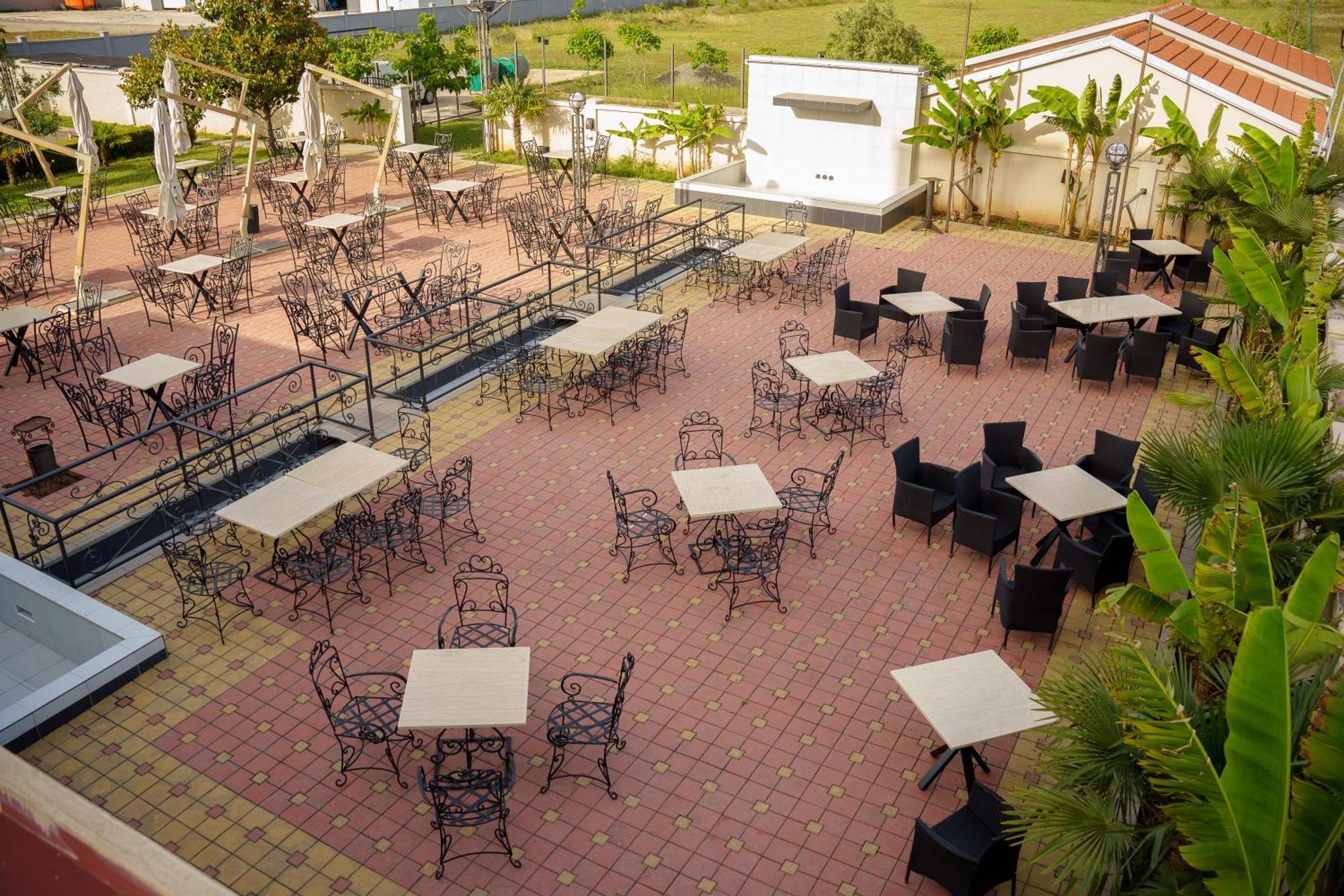 Hotel Oasis Podgorica Exterior foto