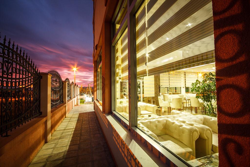 Hotel Oasis Podgorica Exterior foto