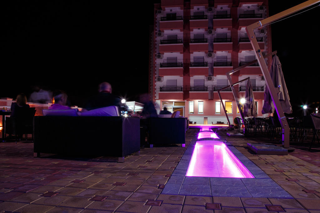 Hotel Oasis Podgorica Exterior foto