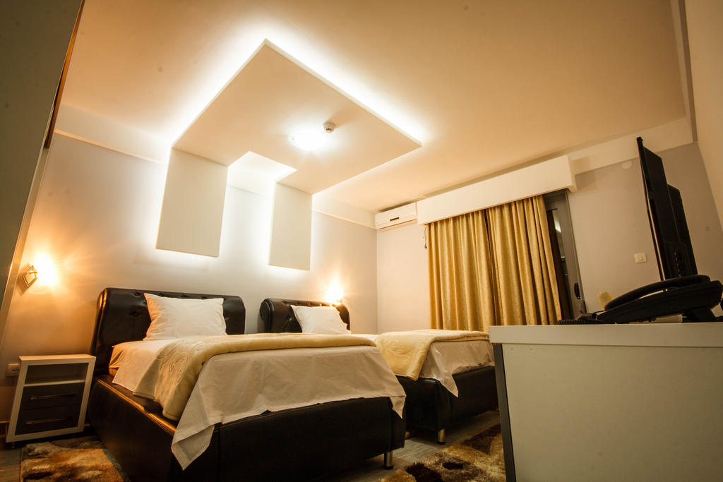 Hotel Oasis Podgorica Habitación foto