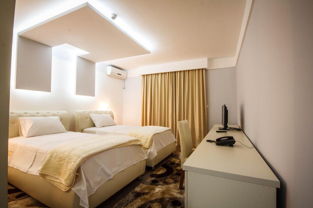 Hotel Oasis Podgorica Habitación foto