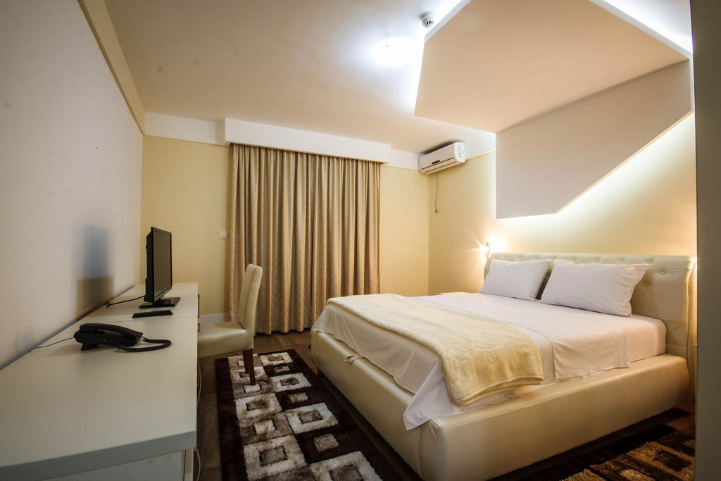 Hotel Oasis Podgorica Habitación foto